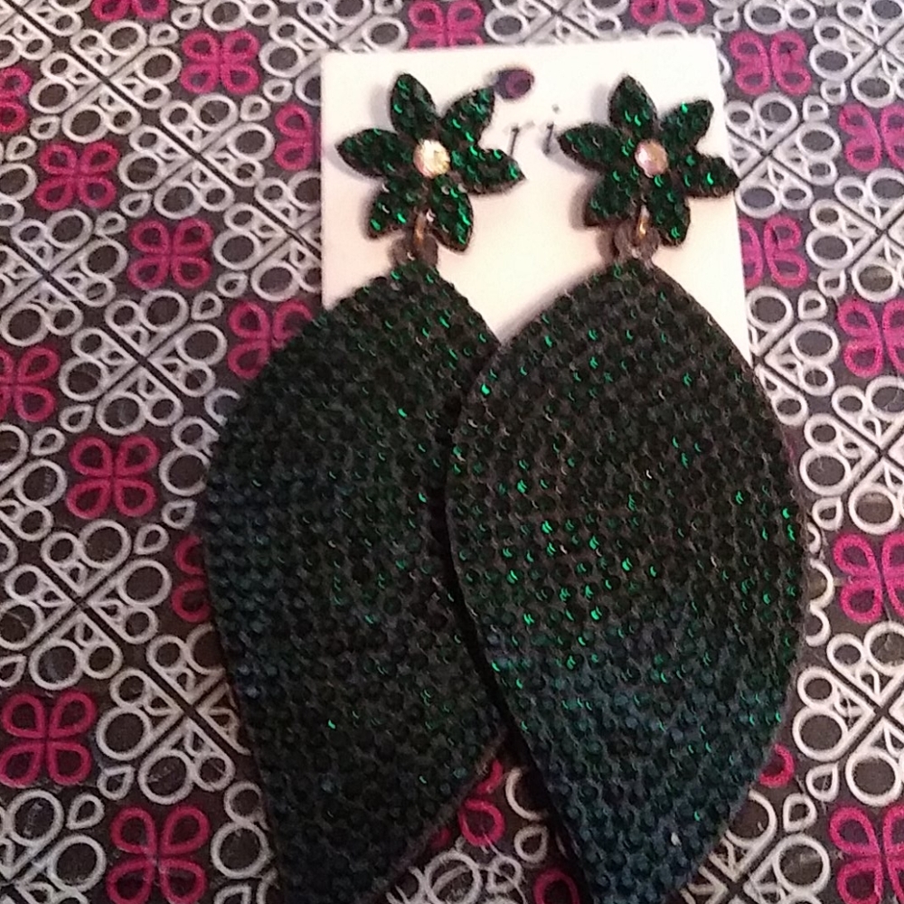 Earrings - Picture 3 of 10